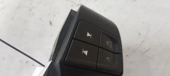 Volvo V50 Steering wheel buttons/switches 30739641