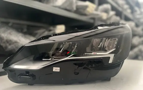 Peugeot 3008 II Headlight/headlamp 89914773 9836230280