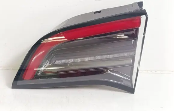 Tailgate rear/tail lights