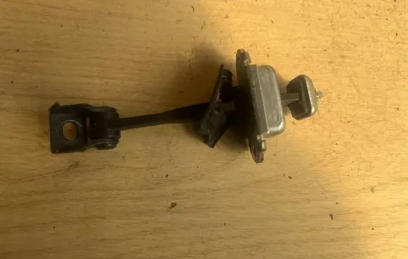 Skoda Octavia Mk2 (1Z) Rear door check strap stopper 1Z0839249D