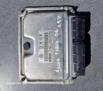Skoda Fabia Mk1 (6Y) Engine control unit/module 038906019NE 0281011824 1039S08265