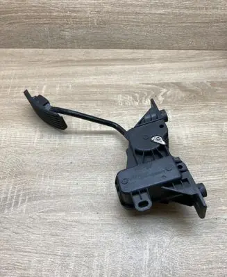Mitsubishi Eclipse Accelerator throttle pedal APM30004 59240314