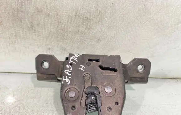 Opel Astra J Tailgate/trunk/boot lock/catch/latch 13585478