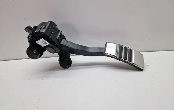 Ford Mustang VI Accelerator throttle pedal CR339F836AB 988122 K1614D0284