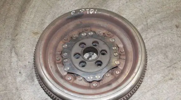 Volkswagen PASSAT B7 Dual mass flywheel 03G105266AF
