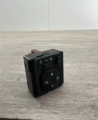 Mitsubishi Grandis Wing mirror switch 183569