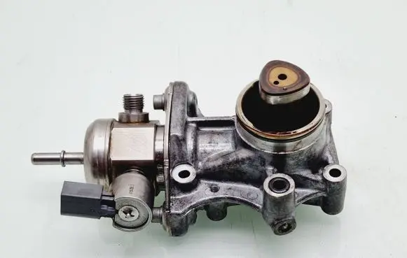 BMW X5 E70 Fuel injection high pressure pump 13517607159