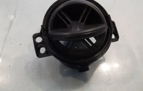 Toyota Yaris Dashboard side air vent grill/cover trim