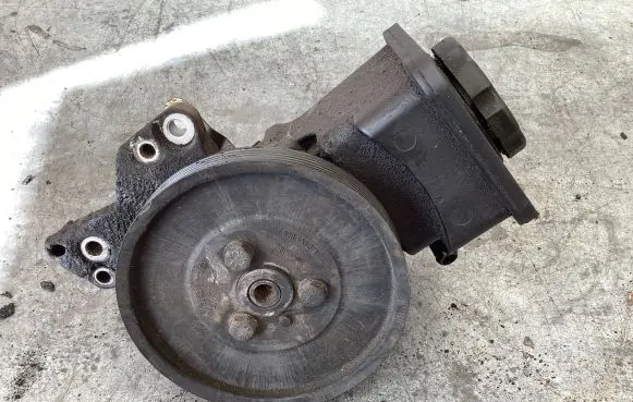 BMW 5 E39 Power steering pump 32422247046 1928100271