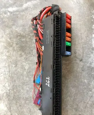 BMW 5 E60 E61 Fuse module 6957330