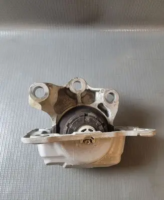 Volvo V90 Cross Country Engine mount bracket 31480549