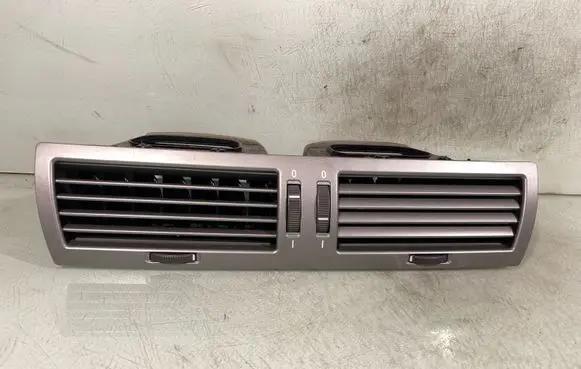 BMW 7 E65 E66 Dash center air vent grill 8223599
