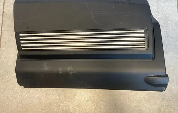 Volkswagen Touran I Engine cover (trim) 7L6103505A