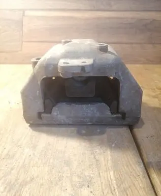 Audi A3 S3 8L Engine mount bracket