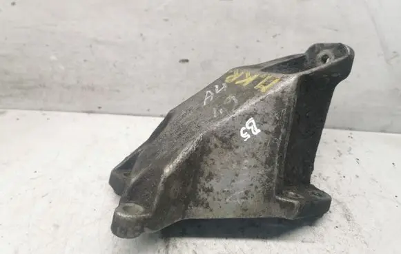 Audi A4 S4 B5 8D Engine mounting bracket 8D0199307L