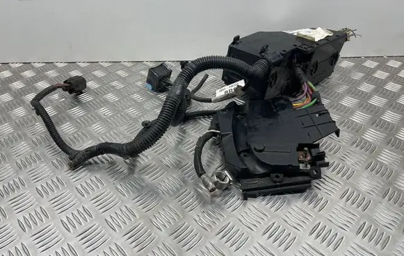 Ford C-MAX II Fuse box set AV6T14A067AB AV6T14A142AA AV6T14K733BRE
