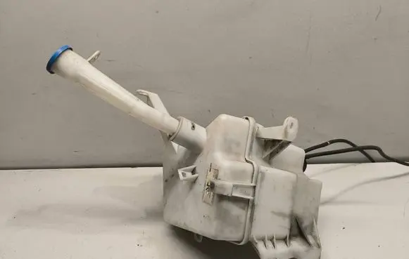 Toyota Avensis T270 Windshield washer fluid reservoir/tank 8531005141