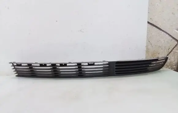 Volkswagen PASSAT B5 Front bumper lower grill 3B0853677A