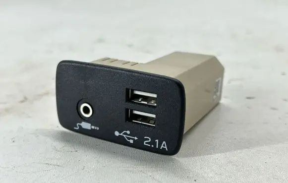 Subaru Forester SK USB socket connector 86257VA130