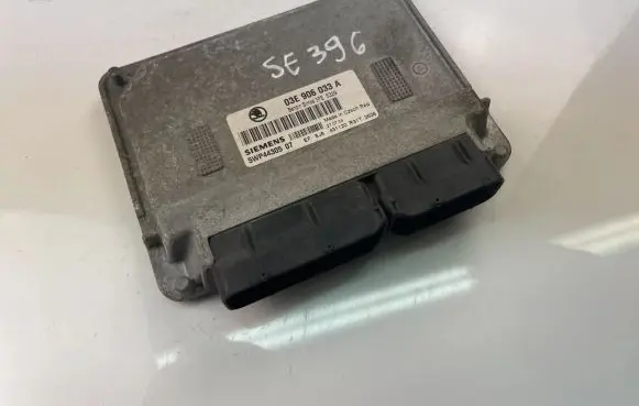 Skoda Fabia Mk1 (6Y) Engine control unit/module ECU 03E906033A
