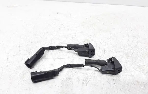 Volvo S60 Windshield washer spray nozzle 
