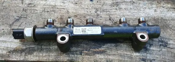 Volvo V40 Cross country Fuel injector supply line/pipe 968529758003