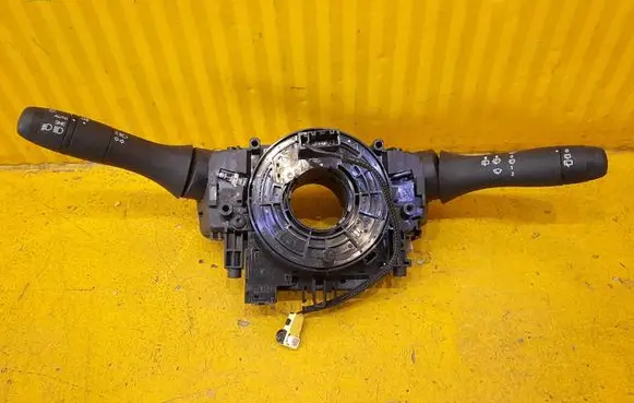 Dacia Sandero Wiper turn signal indicator stalk/switch 255679970R 255679 1051961400