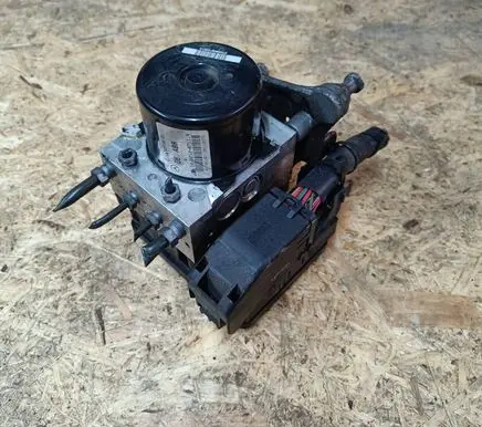 Mercedes-Benz C W204 ABS Pump A1729014100 10092623653 10061935901