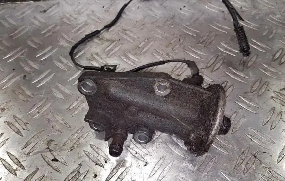 KIA Sedona Oil filter mounting bracket