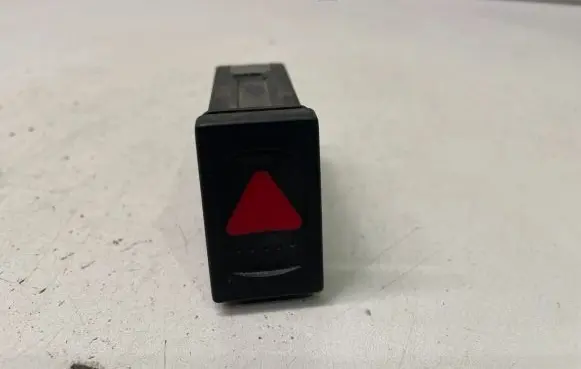 Volkswagen PASSAT B5 Hazard light switch 3B0953235B