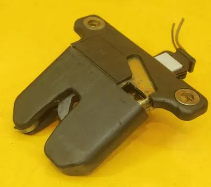 Seat Toledo II (1M) Tailgate/trunk/boot lock/catch/latch 8D5827505D