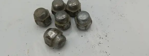 Nissan X-Trail T30 Nuts/bolts NOCODE