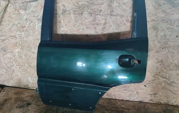 Nissan Terrano Rear door