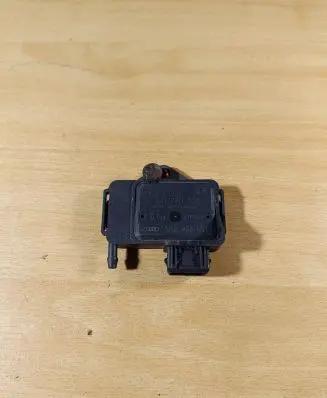 Volkswagen PASSAT B4 Air pressure sensor 3A0906051 0261230008