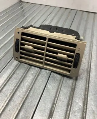 BMW 7 E38 Dash center air vent grill 8390117 64228390290