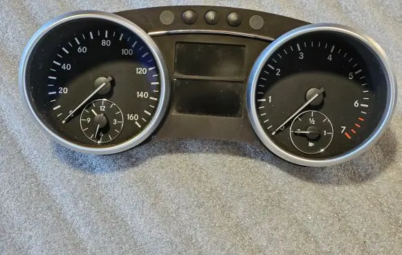 Mercedes-Benz GL X164 Speedometer (instrument cluster) A1645409947 A2C53280896