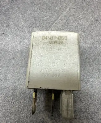 Volkswagen Touran I Other relay 1K0951253 12V39A 5407051