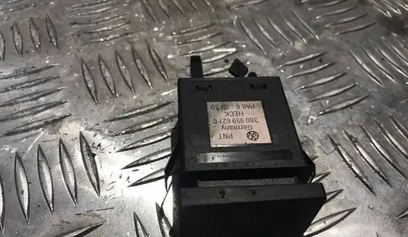 Volkswagen PASSAT B5 Windscreen/window heater switch 3b0959621c