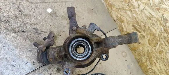 Toyota Avensis T250 Front wheel hub