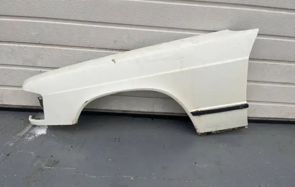 Mercedes-Benz 190 W201 Fender