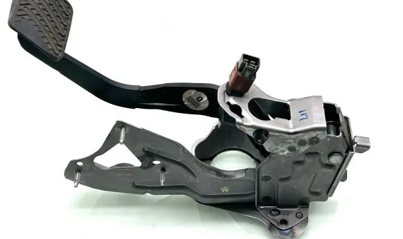 Nissan Qashqai Brake pedal 1048X11