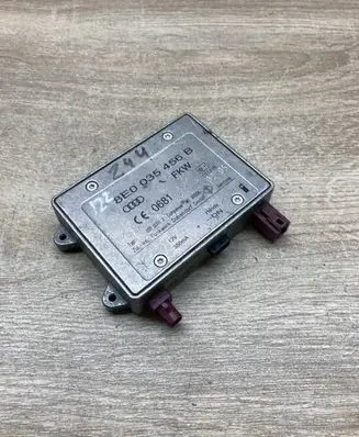 Audi A4 S4 B7 8E 8H Aerial antenna amplifier 8E0035456B