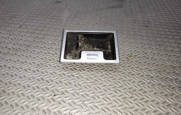 BMW 5 E60 E61 Ashtray (front) 314220000