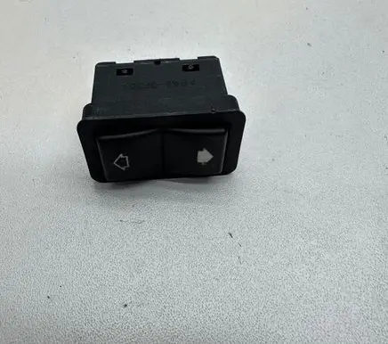 BMW 5 E39 Electric window control switch 8368974