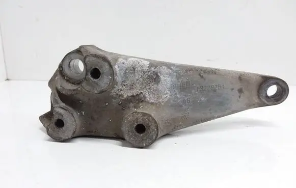 Opel Insignia A Gearbox mounting bracket 13228254