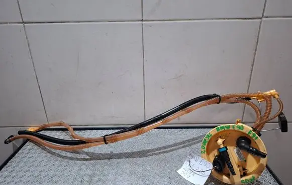 BMW 3 E90 E91 Fuel level sensor 09110901