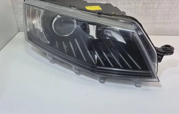 Skoda Octavia Mk3 (5E) Headlight/headlamp 5E1941016B 33423344 030127228400