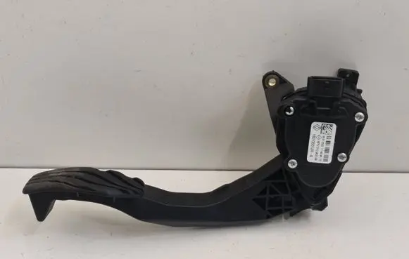 Renault Captur II Accelerator throttle pedal 180105012R