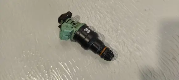 BMW 5 E39 Fuel injector 0280150415