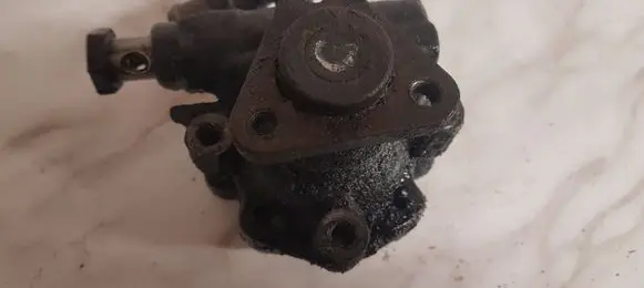 Audi A4 S4 B5 8D Power steering pump